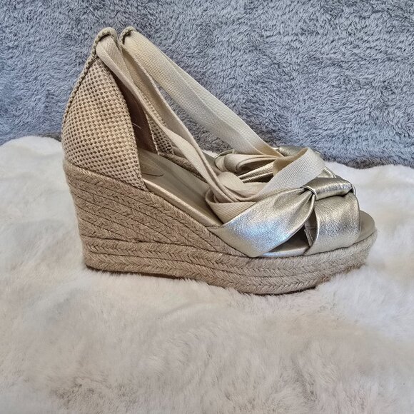 $170 Cole Haan Women’s Cloudfeel Hampton Espadrille Wedge Sandal Sizes NEW Gold - Picture 4 of 8